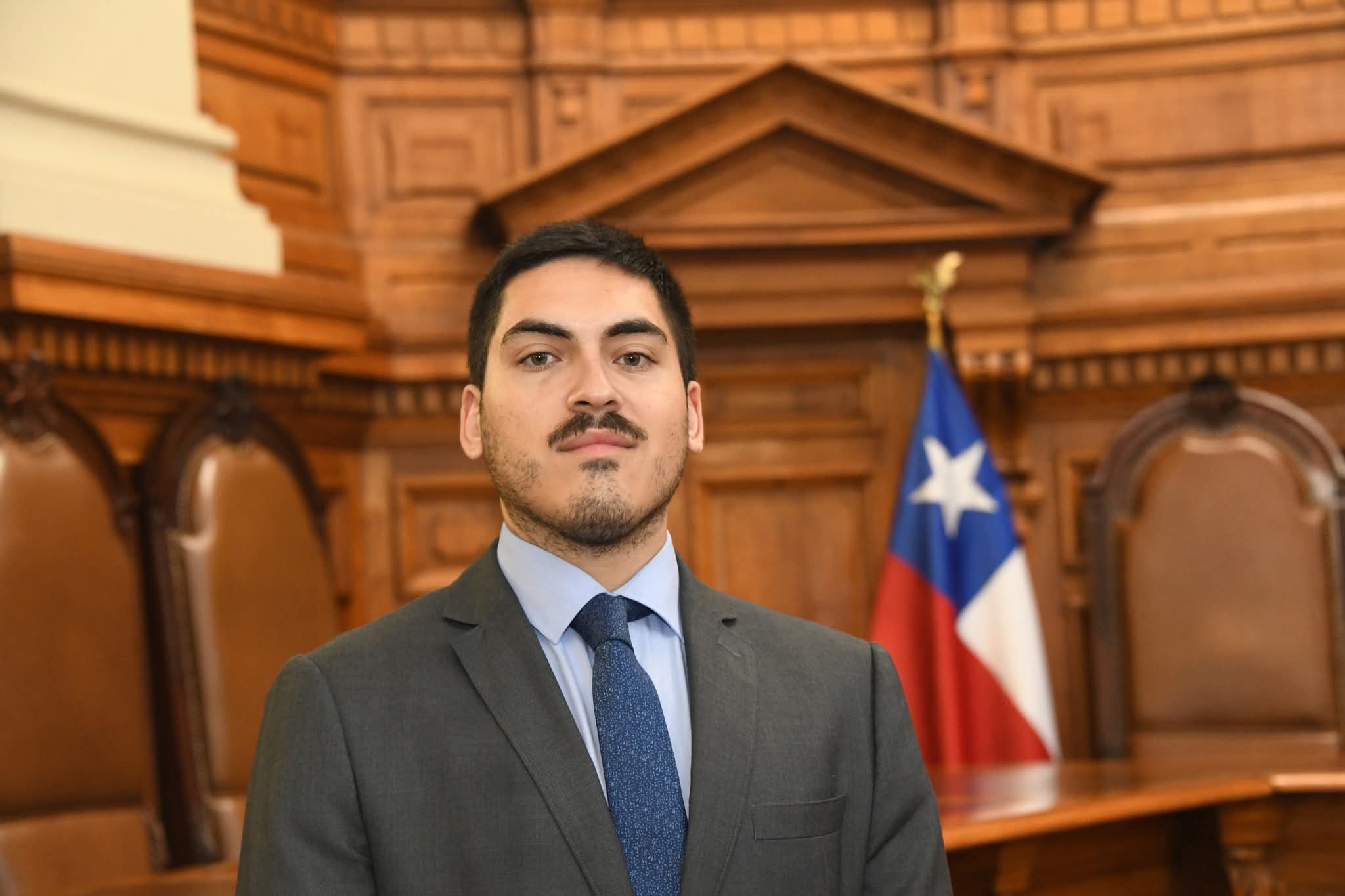 Nicolas Farid Sebik Santoro - Abogado Novitius